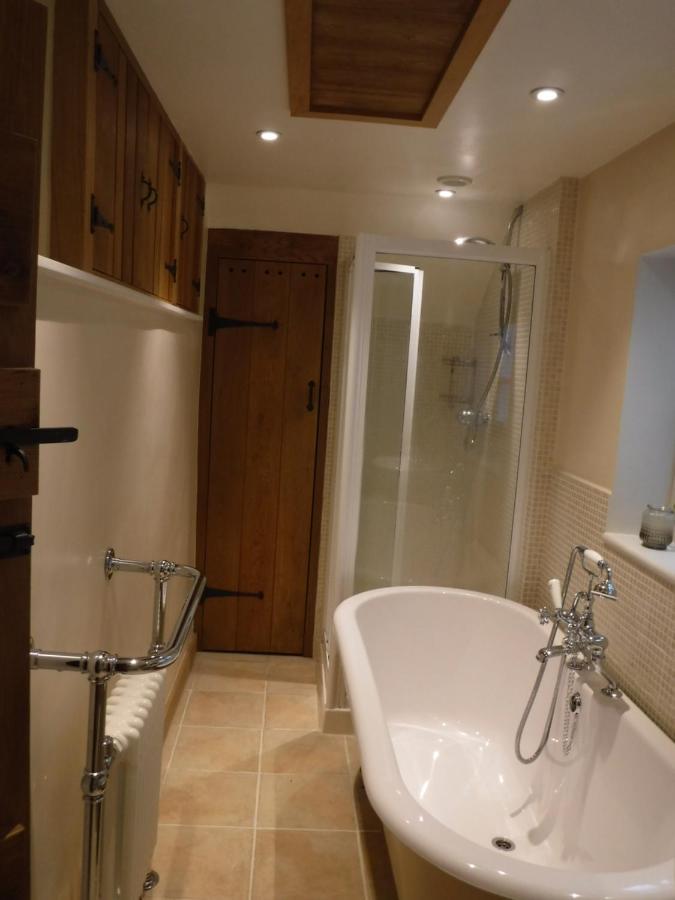 Villa 2 Vicarage Lane Highworth Exterior foto